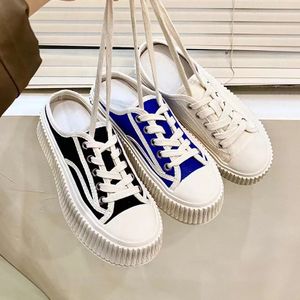 Spegelkvalitet platt häl canvas casual skor vandring kvinnor basket män tränare designer plattform lyx kör sko utomhus rese promenad vit sneaker låg tennis sommar