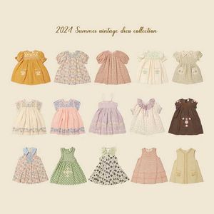 Girl's Dresses Clothing Set (grossist) 2024 Girls and Childrens Skills New Summer Tank Top Collar Childrens Set för flickor i åldern 2 till 8 WX5.23