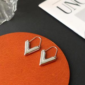 gold hoop Designer v Earrings For Women 18K Gold Plated Hoop Triangle Glossy Light With Fashion Letters Retro Personality Stud For Party Jewelry Gift lover cool