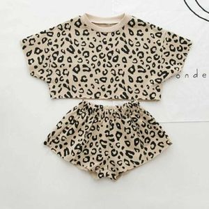 Set di abbigliamento set di abbigliamento per bambina abbigliamento estivo t-shirt leopardo e pantaloncini per bambini in 2 pezzi Top di moda WX5.23