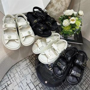 Designer Slides Sandals Dad Sandale Summer Beach Flip Flop Women Crystal Calf Leather Roman Högkvalitativ lyxig Sandal Flat-klack Diamond Woven Buckle Slippers