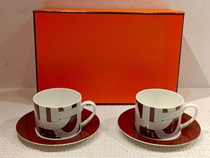 Serie di pista all'ingrosso Bone China Coffee Cup imposta due tazze Due piatti Regalo casalingo