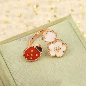 Berühmter Designer Vanly Ringe für Liebhaber Rose Gold Fünf Blütenblätter sieben Sterne Ladybug Highend Feel Womens Light Luxus und FIP9
