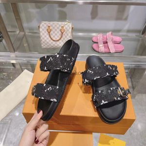 Slide Women Bom Dia Comfort Flat Sandals Designer Luxury عالية الجودة ورنيش قماش جلدي الشيخوخة المطبوعة المطبوعات النعال 5.17 12