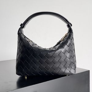 Designerskie torby na ramię mini torebka luksusowa miękka i delikatna skórzana torba koziołów podkreśla okrągłe kontury