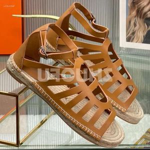Sandaler Sandal Women 2024 Summer äkta läder övre ihålig design fast färg Öppen tå kortfattad mångsidig F56