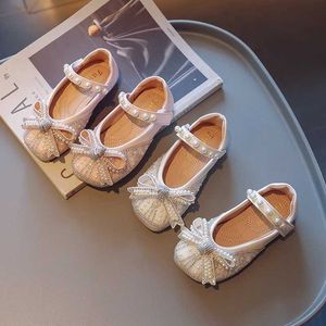 Flat shoes New Year and Summer Girls Shoes Shine Mary Jens Bow Lace Princess Apartment Pearl Light Single Shoes Dance Performance Shoes Q240523