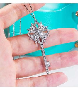 Designers S925 Sterling Silver Snowflake Key Necklace Light Luxury Temperament Pendant Fashionabla och avancerad tröja för kvinnor