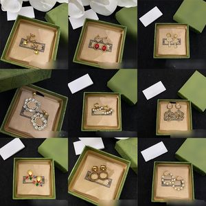 İnci çivili elmas küpeler lüks kadınlar klasik mektup kulak saplamaları kadınlar için erkekler tasarımcı kulak yüzük mücevher aksesuarları hediyeler csd2405249