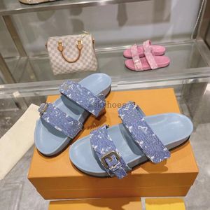 Slide Women Bom Dia Comfort Flat Sandals مصمم فاخر عالية الجودة ورنيش قماشية الجلد الشيخوخة المطبوعات المطبوعة النعال 5.17 13