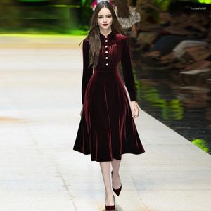 カジュアルドレスファッションデザイナー秋の冬の女性の服のターンダウンカラーシングルブレスト長袖レッドベルベットドレス
