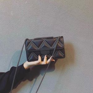 حقائب اليد المصممة للنساء برشام رفرف أكياس الكتف الفاخرة حقائب اليد عبر الجسم محفظة سلسلة أزياء المحافظ