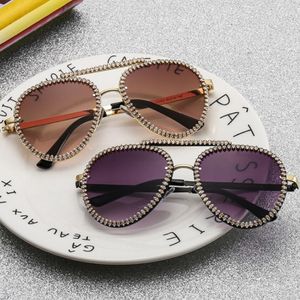 Sonnenbrille Mode Frauen Luxuskristall -Strass -Oval Sharp Brand Designsunglasse 312g