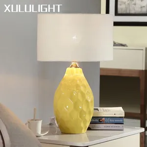테이블 램프 현대 흰색 세라믹 램프 침실 따뜻한 원격 제어 침대 옆 조명 거실 창조적 인 직물 그늘