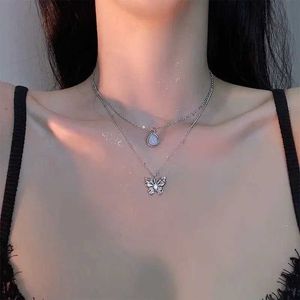 Pendant Necklaces Korean Fashion Shiny Hollow Butterfly Pendant Necklace Womens Geometric Blue Droplet Necklace Zircon Gift Jewelry S2452206