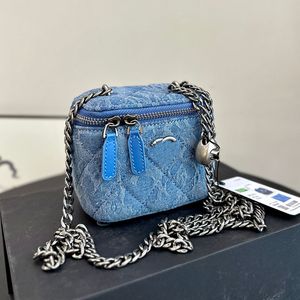 Denim Camellia Mönster Kvinnor Designer Lipstick Makeup Bag With Mirror Silver Heart Buckle Metal Chain Luxury Vanity Box Dragkedja Blue Shoulder Cross Handbag 12/18cm