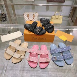 Slide Women Bom Dia Comfort Flat Sandals مصمم فاخر عالي الجودة ورنيش قماش جلدي الشيخوخة المطبوعات المطبوعات النعال 5.17 11