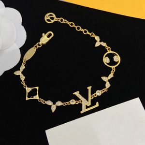 Bracelet Luxury Designer Elegant Gold and Silver Bracelet Fashion Women's Letter Pendant Clover Bracelet Wedding Special Design Jewelry Quality