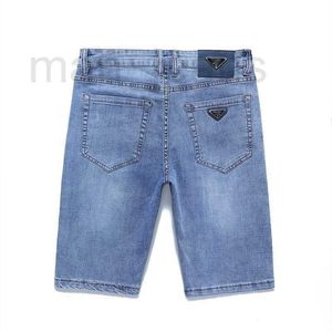 Męski projektant dżinsów 2024 Letnie wysokiej jakości szorty dżinsowe dla nowej męskiej marki mody w prostym stylu swobodny wszechstronny 5-punktowy środkowe spodnie jasnoniebieski Xioa