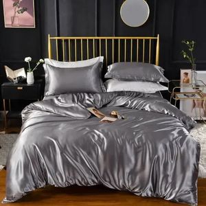 Copertura del piumone Elegante imitazione in raso Copertina di copertura trapunta seta da letto a tre pezzi Set per letti king size Set di trapunti letto piumino pieno 240517