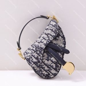 最高品質のデザイナーハンドバッグ女性ワンショルダークロスボディバッグ印刷されたサドルバッグレザーチェーンバッグサッチェル財布