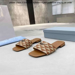 Pradsandals Fashion Casual Luxury High Quality Summer Prad Men Kvinnor Sandaler tofflor Multicolor Platform Wedge Heels Letters F-3 JYM2
