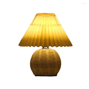 Table Lamps Vintage Rattan Lamp With Pleated Fabric Lampshade E27 Tricolored Bulb Ceramic Base Cute LED Desk Light For Bedroom Study