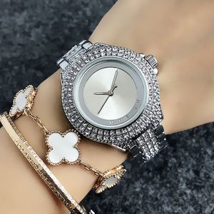 Marka mody marki damskiej dziewczyny krystalicznie w stylu metalowym stalowym zespołem kwarcowym zegarek M50 2413
