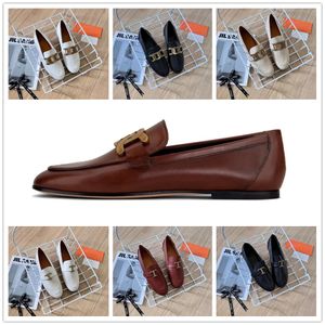 Mocassões homens homens vestidos designer designer de tênis sandálias de luxo moda couro preto branco marfim de plataforma de plataforma de plataforma externa praia plana lisadas chinelos de chinelos