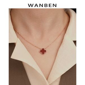 Klassisk design full av kärlek Van Necklace Red Clover Necklace Light Luxury 18K Gold Chain Autumn Winter Small With Original Logo Bemn