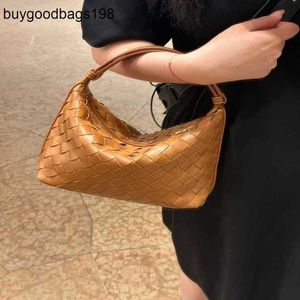 Botte Venets Wallaces Bags 2024 New Woven Mini Shoulder Backpack Divani Bento Bag Underarm Portable Lunch Box Rj