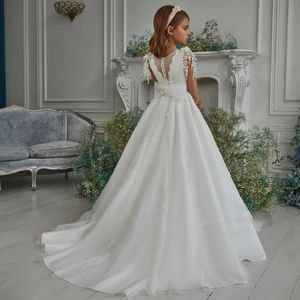 2024 White Flower Girl Dresses Bow Pearls Illusion Sheer Neck Appliqued Beaded Lace Short Sleeves Tiered Tulle Queen Princess Ball Gown For Marriage F097