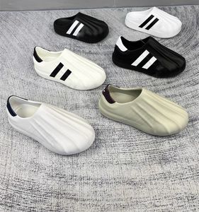 Tasarımcılar Terlik Adifom Stan Smith Mule Şef Ayakkabı Anti Slip Giyim Dayanıklı Hafif Spor Sandalet Siyah Beyaz Yaz Sandalet Moda Kadın Düz Slaytlar