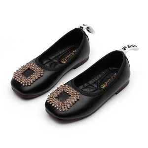 Platta skor barn läderskor Autumn New Girl Rhinestone Princess Shoes Shallow Mouth Single Shoes Childrens Dance Shoes Q240523