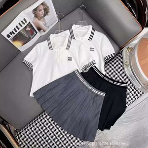 Damenanzüge Blazer MM24 Sommer Mode Casual Letter Lasoned Polo Shirt Kurzärmeled100 Plissee Halbrock -Set
