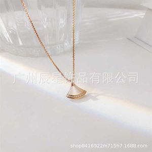 Fashion Expert Exclusive Bulgarly Limited Necklace High Fashionable Vgold Gold White Diamonds Small har original logotyp