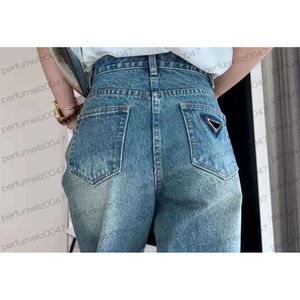 HA1N New Women Jeans Designerhose mit Budge Letters Modestil für Lady Slim Denim Pant Long Straight Blue Vintage Jean Classic Clothing A01