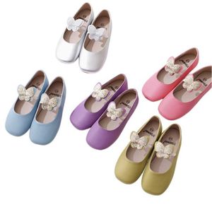 Platta skor äkta läder glänsande båge och höst baby balettskor mjuka denimskor barns platta skor barns dans casual skor q240523