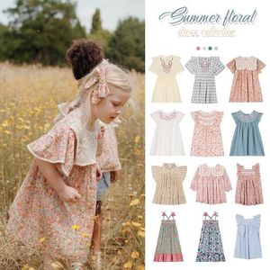 Flickas klänningar kläder sätter koreanska barn klädflicka prinsessan klänning 2024 Ny sommarbarnflicka blomma broderi semesterfestkläder wx5.23