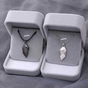 Pendant Necklaces Korean Fashion Magnetic Couple Necklace Gothic Punk Heart shaped Pendant Necklace Mens and Womens Necklace Party Gifts Jewelry S2452206