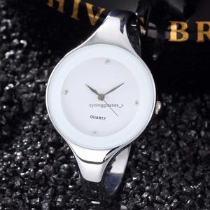 Fashionabla och minimalistiska diamant inlagda stålband Quartz Watch for Womens high-end armband remmar