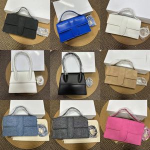 最高品質のデザイナーバッグLe Bambino Chiquito Bag Retro Handbag Matte Suede one Shourdle Luxury Handheld Walletkutt＃