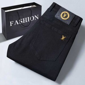 Мужские джинсовые дизайнерские дизайнерские модные бренды черные джинсы Mens Summer New Youth Slim Fiting Slim