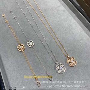 Nytt klassiskt Fashion Bolgrey Pendant Neckor High Version B Song Blossom Necklace For Women Plated With 18K Rose Gold CNC Precision Engraving Windmill Full Diamond