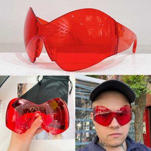Kvinnors designer mask fjäril solglasögon bb0180s överdimensionerade röda nylon ram lättnad logotyp 100% uv400 kvinnor polariserade solglasögon damer utomhus ridglasögon glasögon