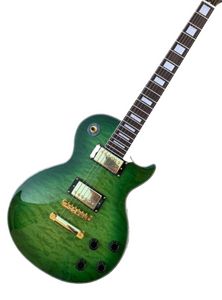 In magazzino il corpo in legno in mogano di colore verde con chitarra elettrica LP in acero trapuntato, possiamo personalizzare la chitarra
