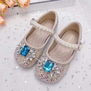 Flat Shoes Girl Apartment Water Diamond Princess Shoes Pearl Mary Jane Bling Wedding Shoes Dance Show Party Childrens läder Sportskor Q240523