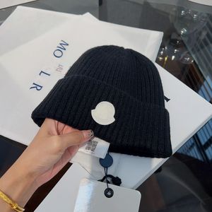 Modedesigner Moncleir 2024 Autumn and Winter New Sticked Wool Hat Luxury Sticke Hat Officiell webbplats version 1: 1 hantverk