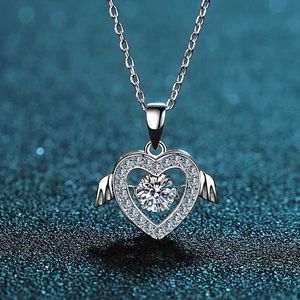 Pendant Necklaces Luxury 0.5ct Mosilicon Pendant Necklace Suitable for Womens Flying Wings Smart Love Necklace Platinum 18K Wedding Exquisite Jewelry Gift d240525