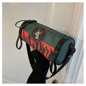 Ny modemärke Bag Kvinnor Fashion Canvas Crossbody Bag Chest Bag Casual stor kapacitet Nyloncylinderväska